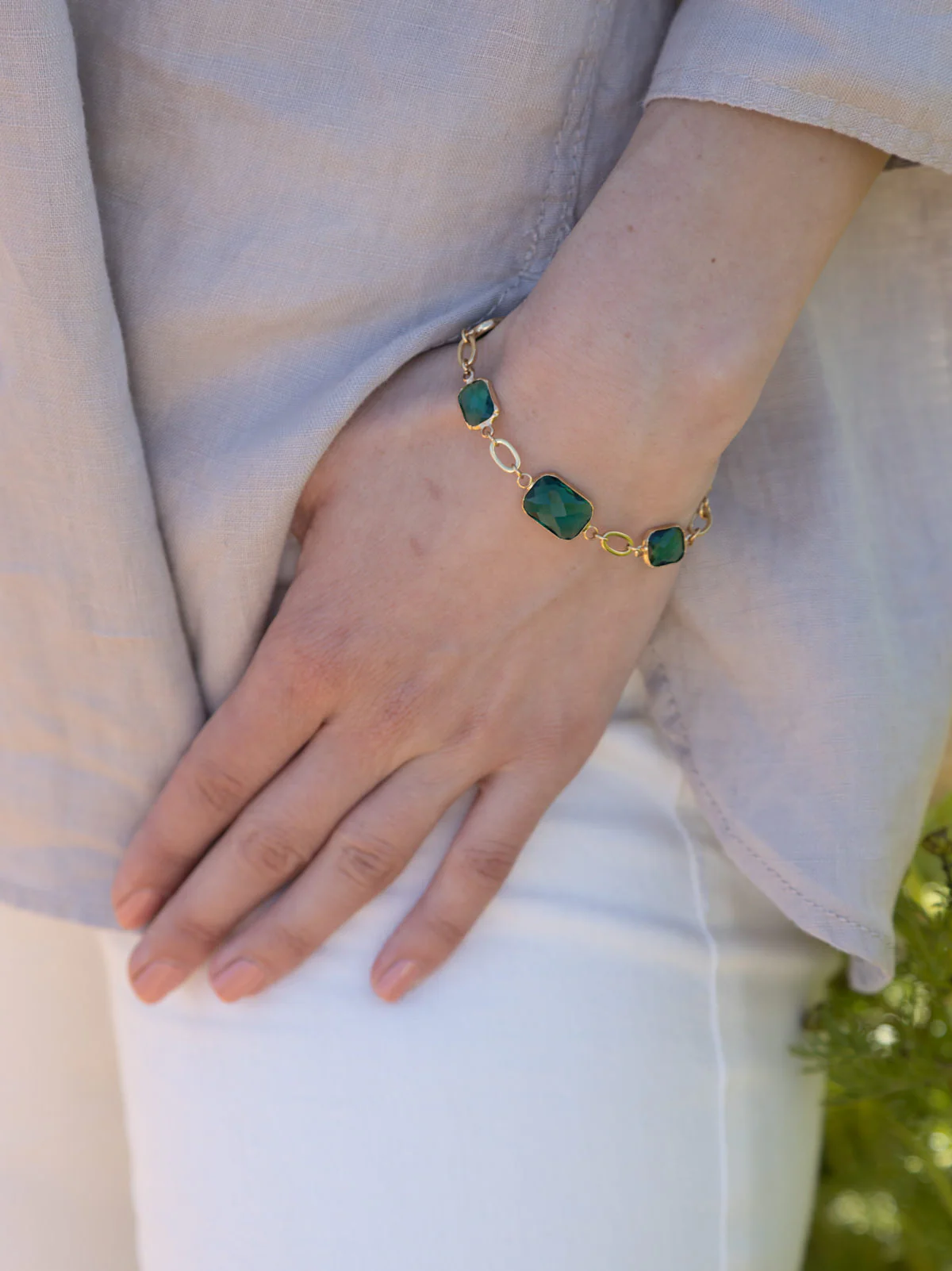 Pulseira banhada a ouro com cristal verde - Image 3