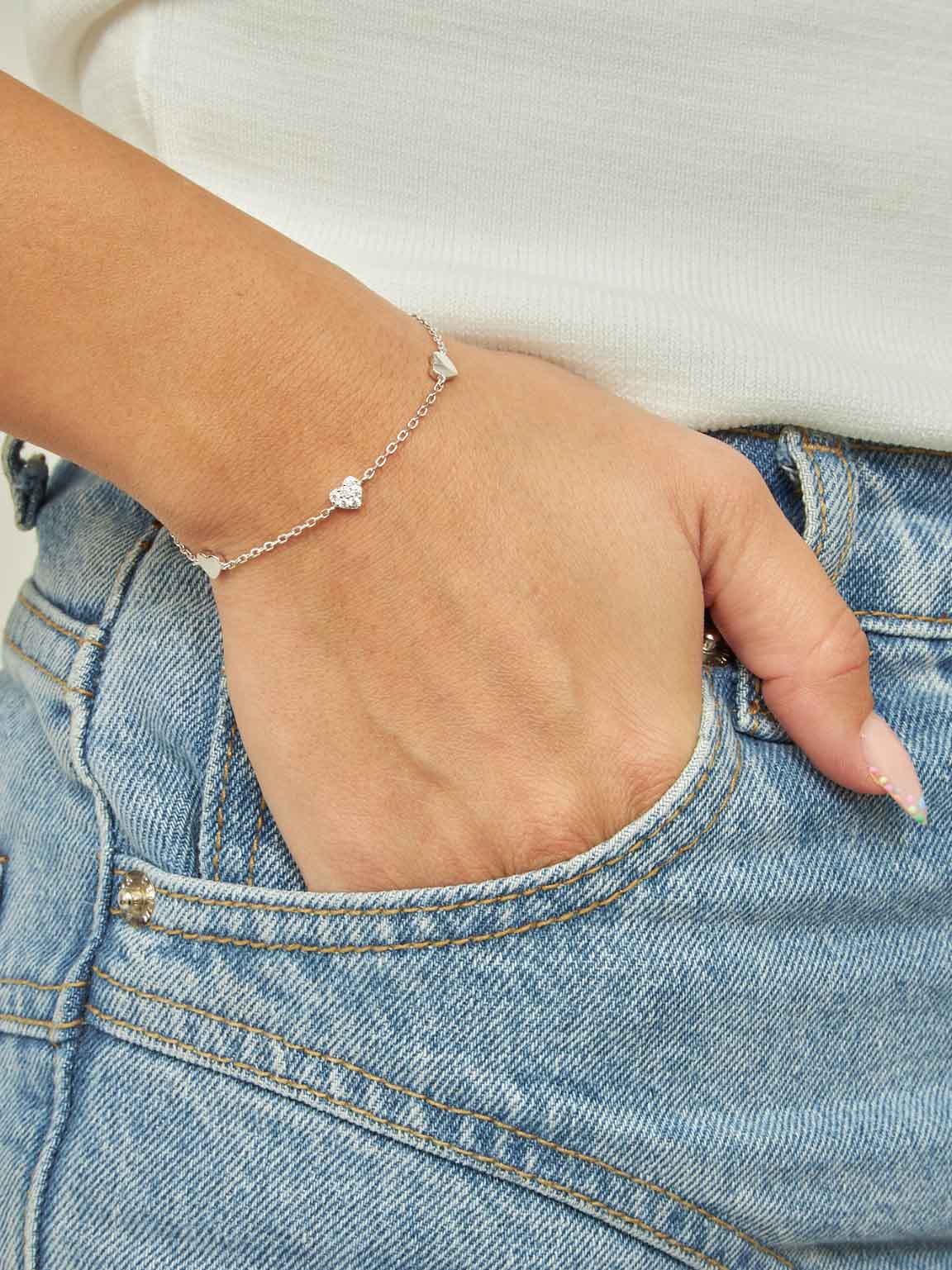 Pulseira delicada em prata 925 com corações e zircónias - Image 2