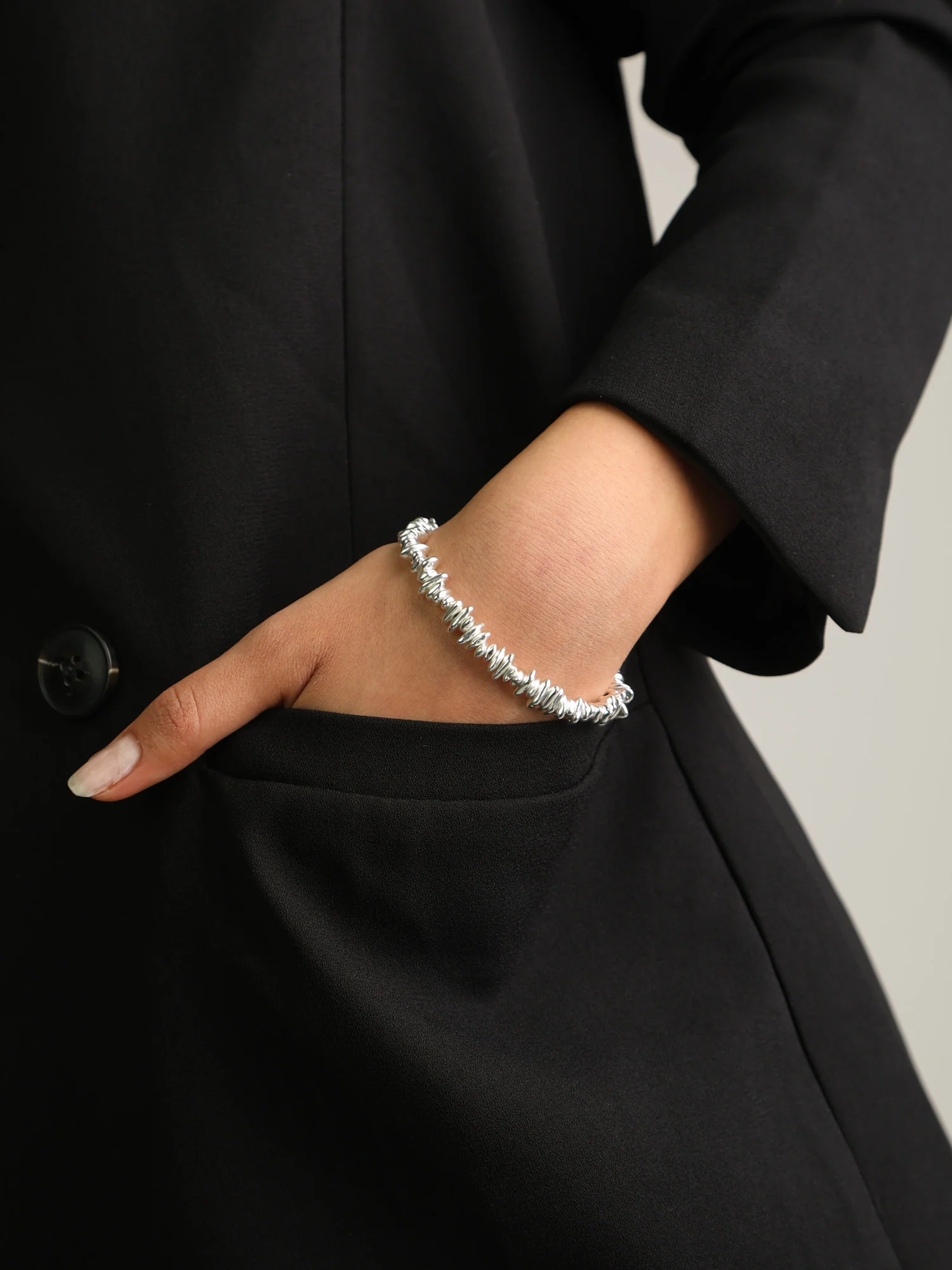 Pulseira em prata 925 com pedras de hematita com metais e hematite - Image 3