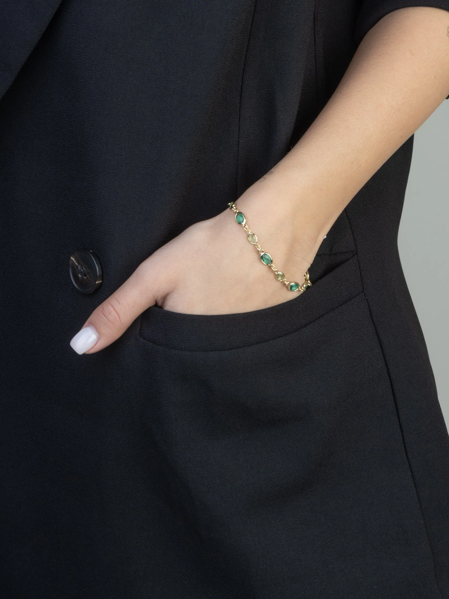 Pulseira banhada a ouro com cristais verdes - Image 2