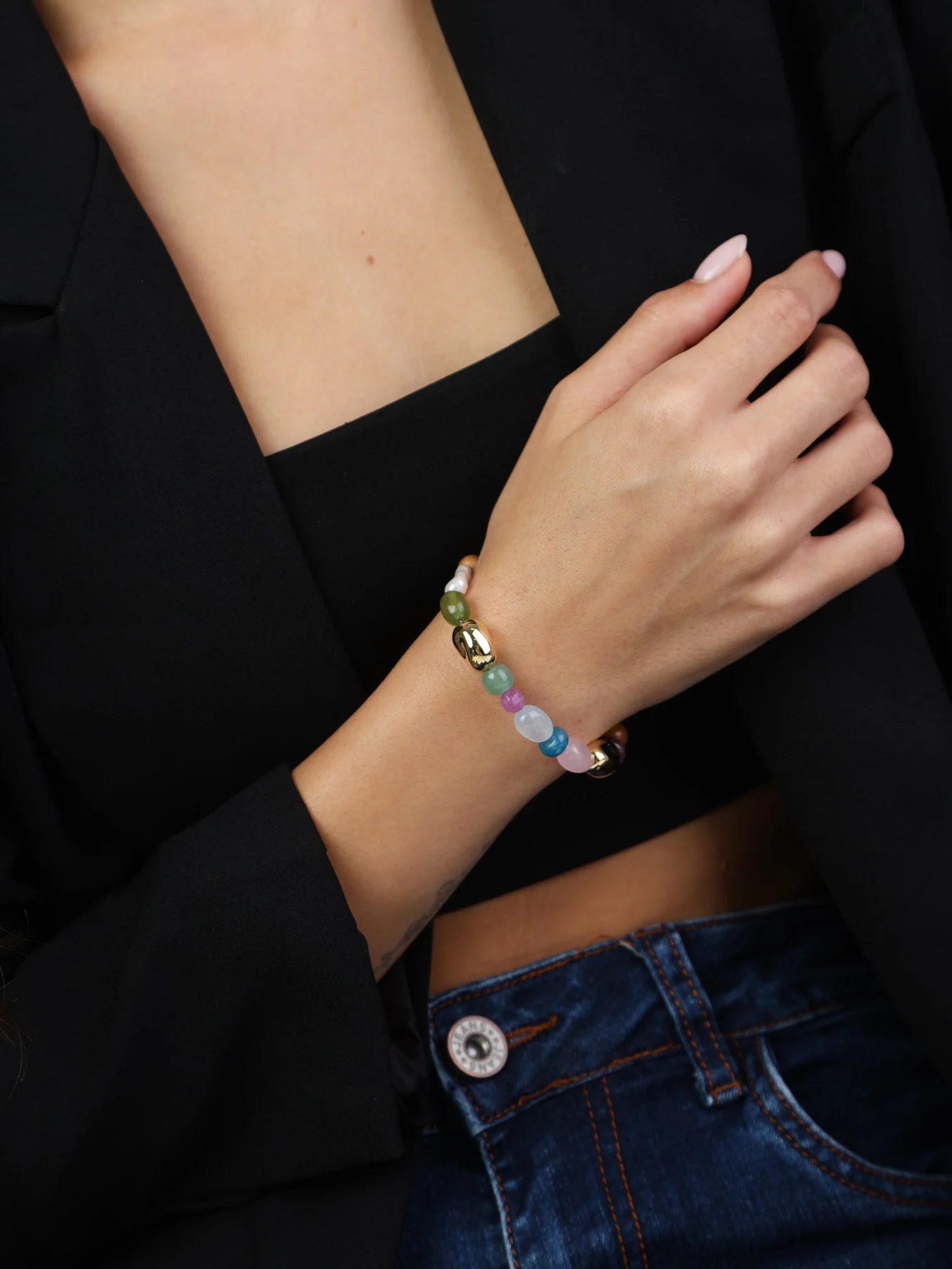 Pulseira de pedras banhada a ouro com ametista, quartzo, pérola e jadeíte colorido - Image 4