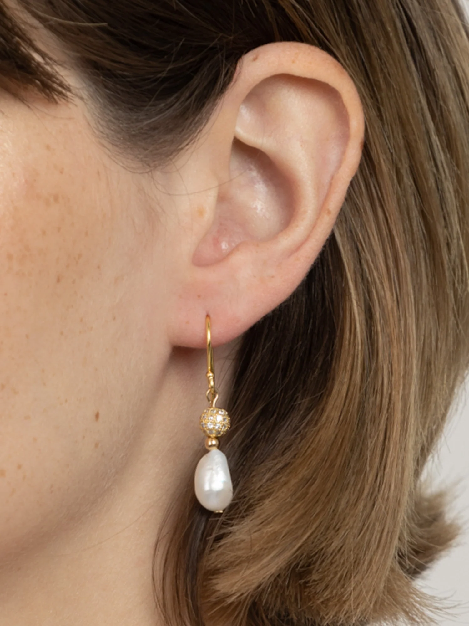 Pendentes banhados a ouro com zircónia e pérola - Image 2
