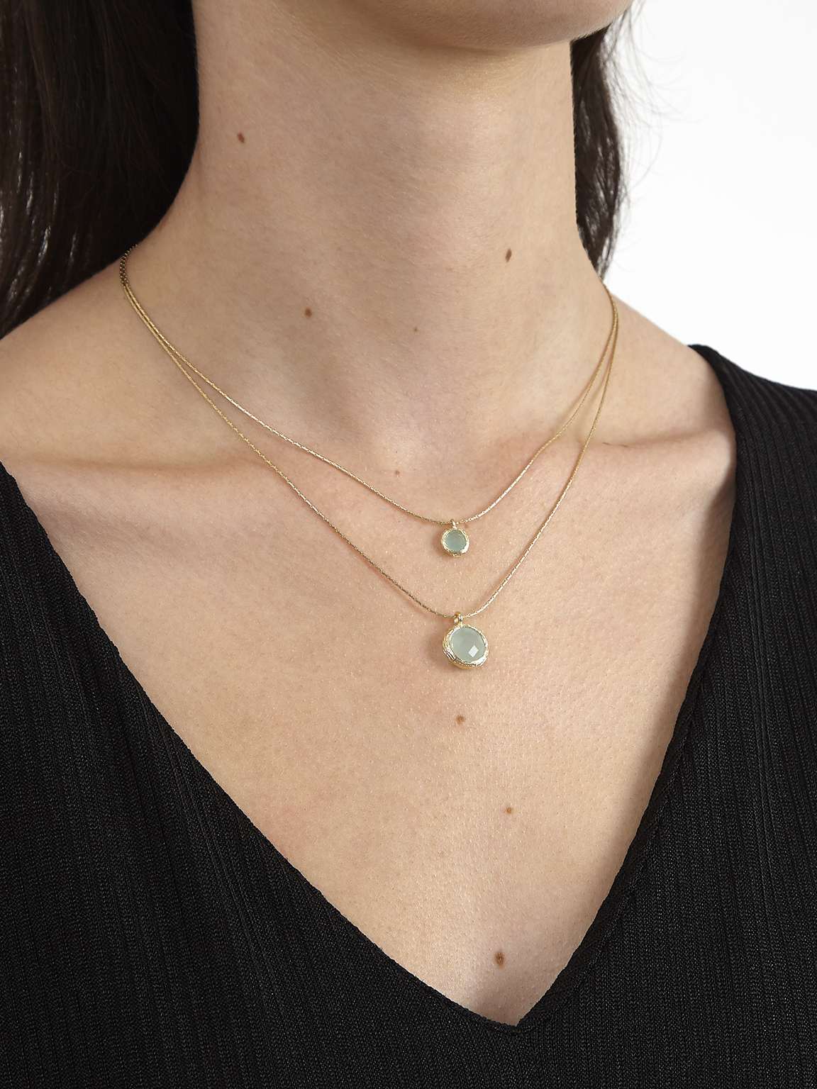 Colar duplo banhado a ouro com pendentes de cristal verde - Image 2