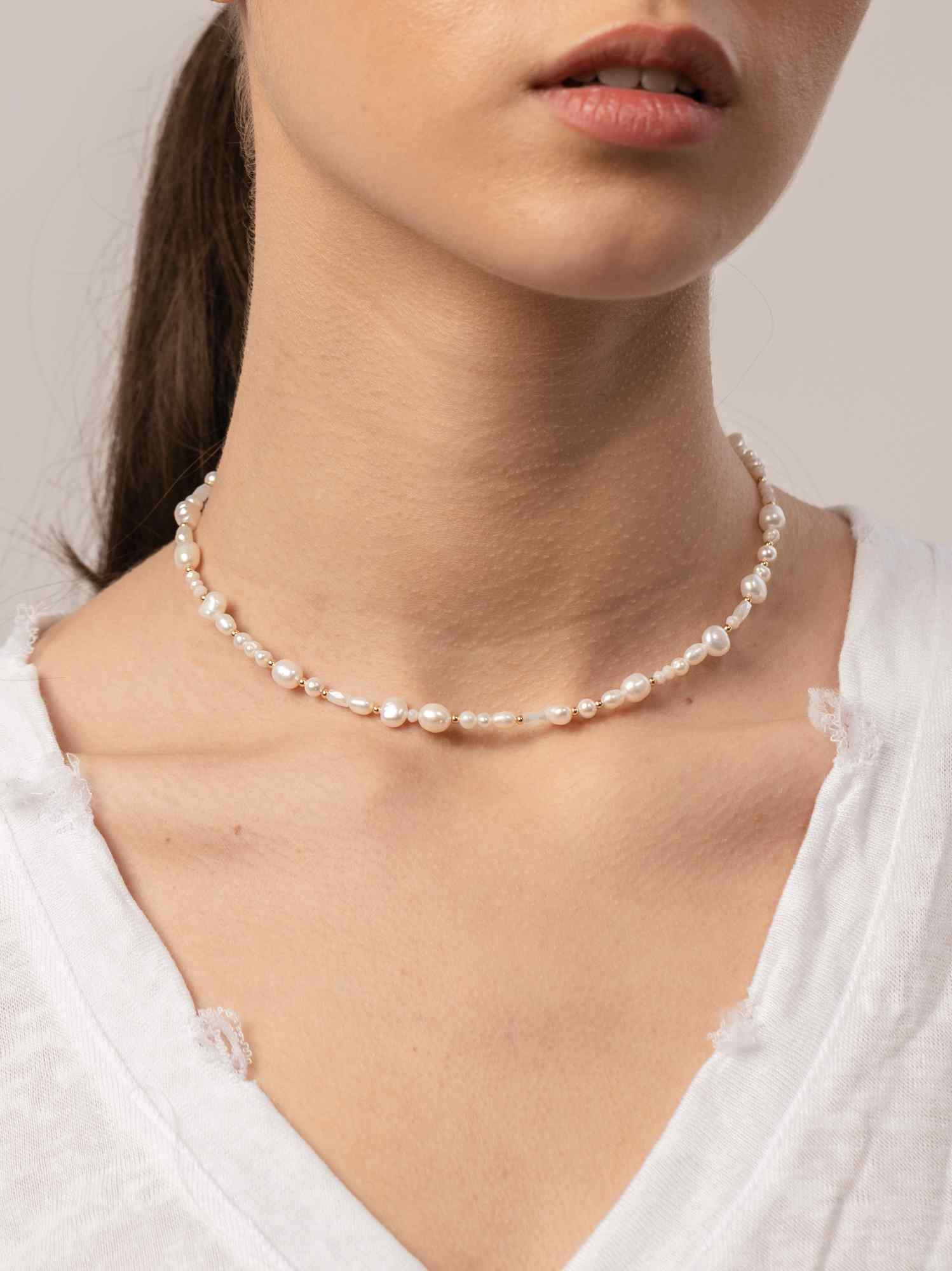 Colar choker banhado a ouro com pérolas e madrepérolas - Image 2