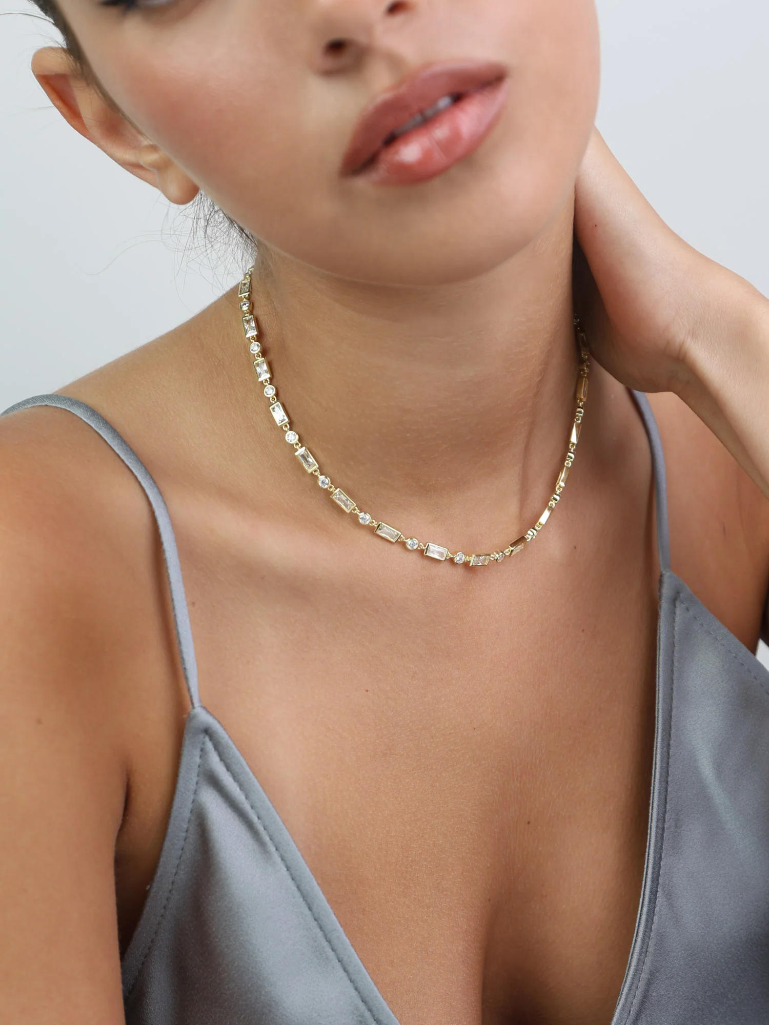 Colar choker banhado a ouro com zircónias - Image 2
