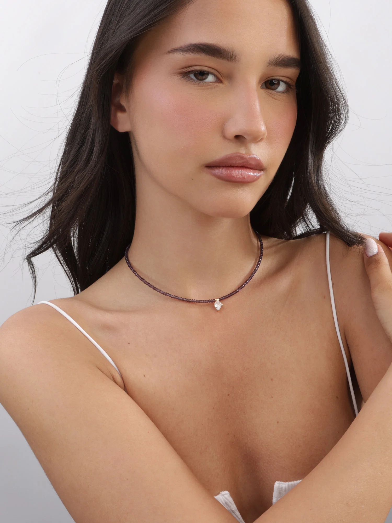 Colar choker banhado a ouro com zircónia e cristal violeta - Image 2