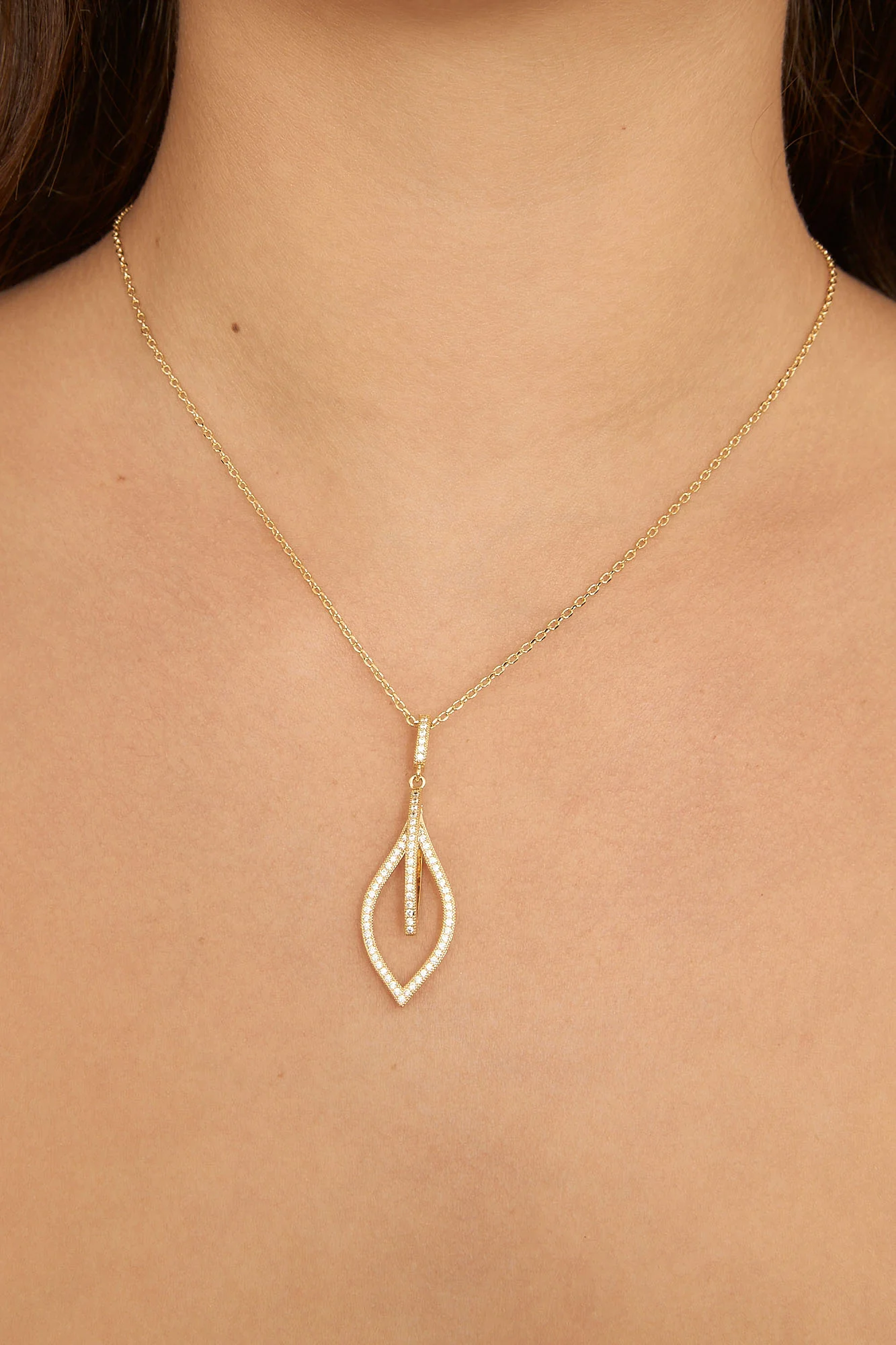 Fio com pendente banhado a ouro com zircónias - Image 2